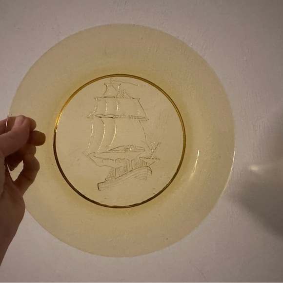 Amber Glass Sailboat Dinner Plate - Set of 4 - Picture 3 of 5